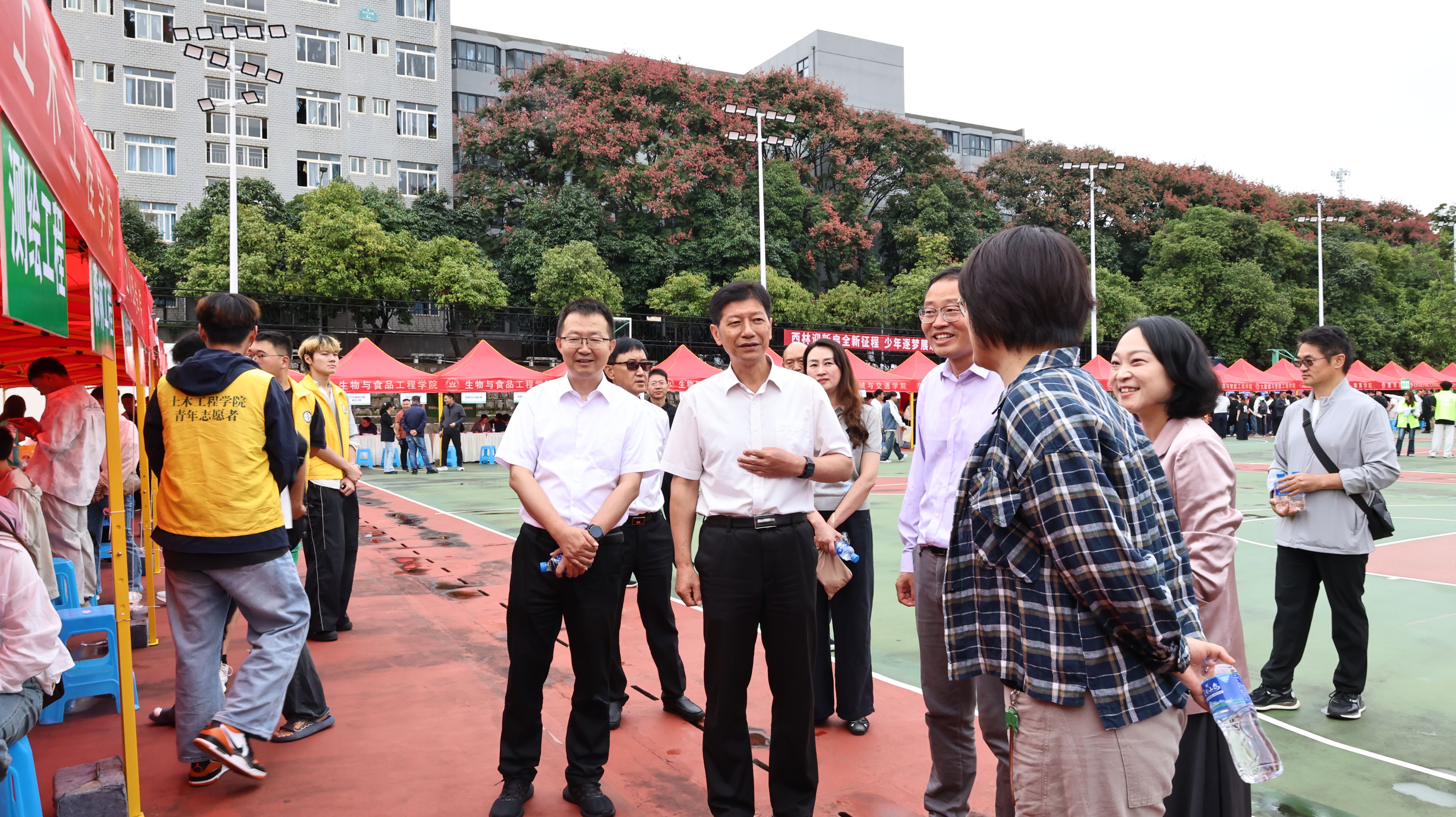 学校主要领导带队检查2026级新生报到工作