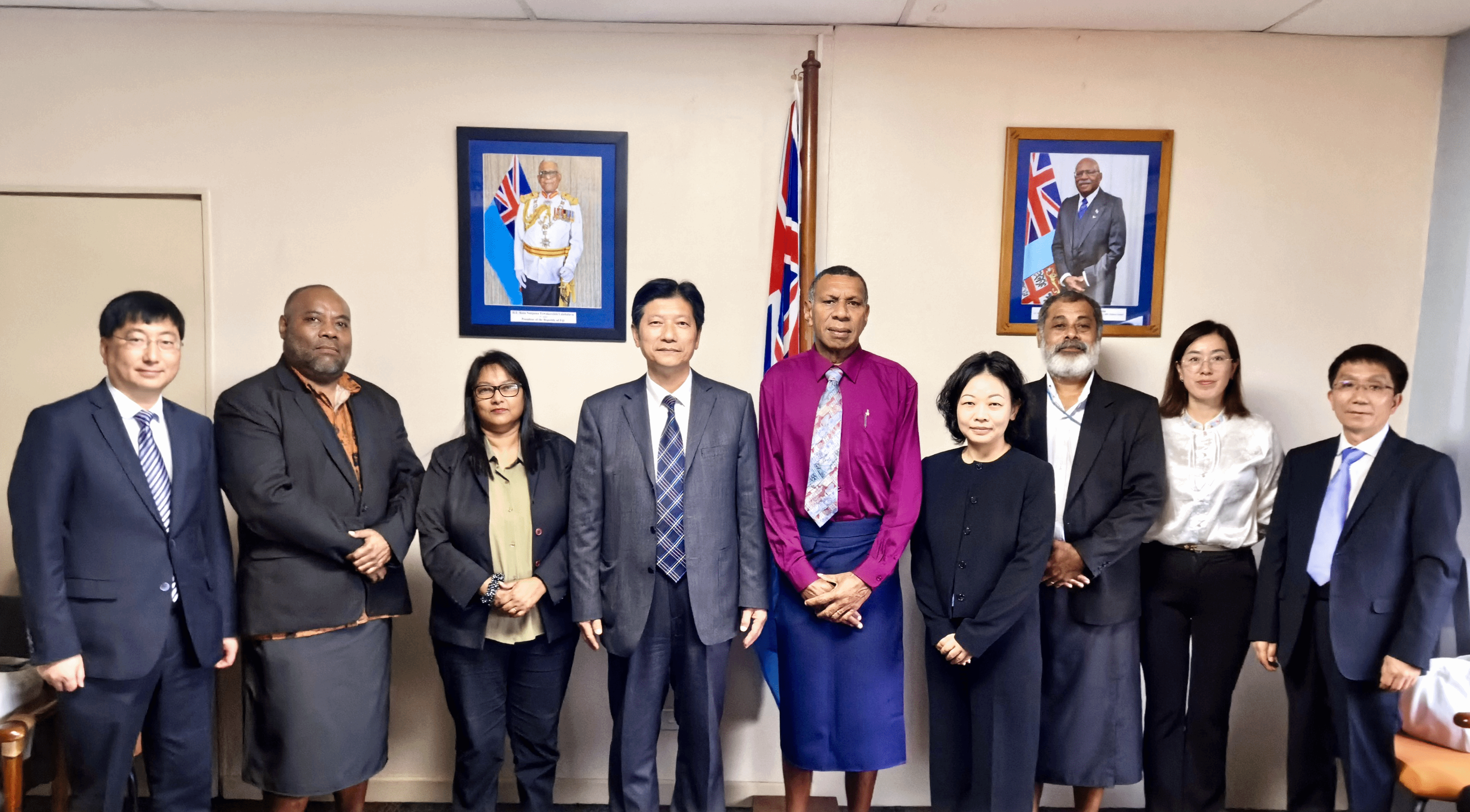 学校主要领导率团赴斐济交流访问